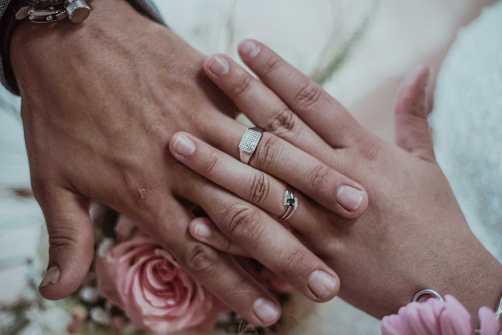 Photographe Mariage Normandie - Mains et alliances Marie & J-M 2021